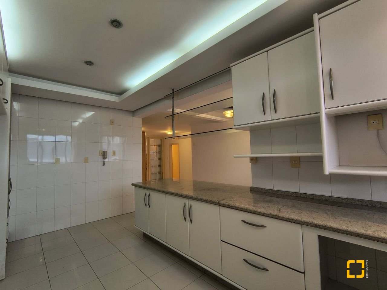 Cobertura com 459m², 4 quartos (sendo 2 suítes), 3 garagens, no bairro Campinas em São José