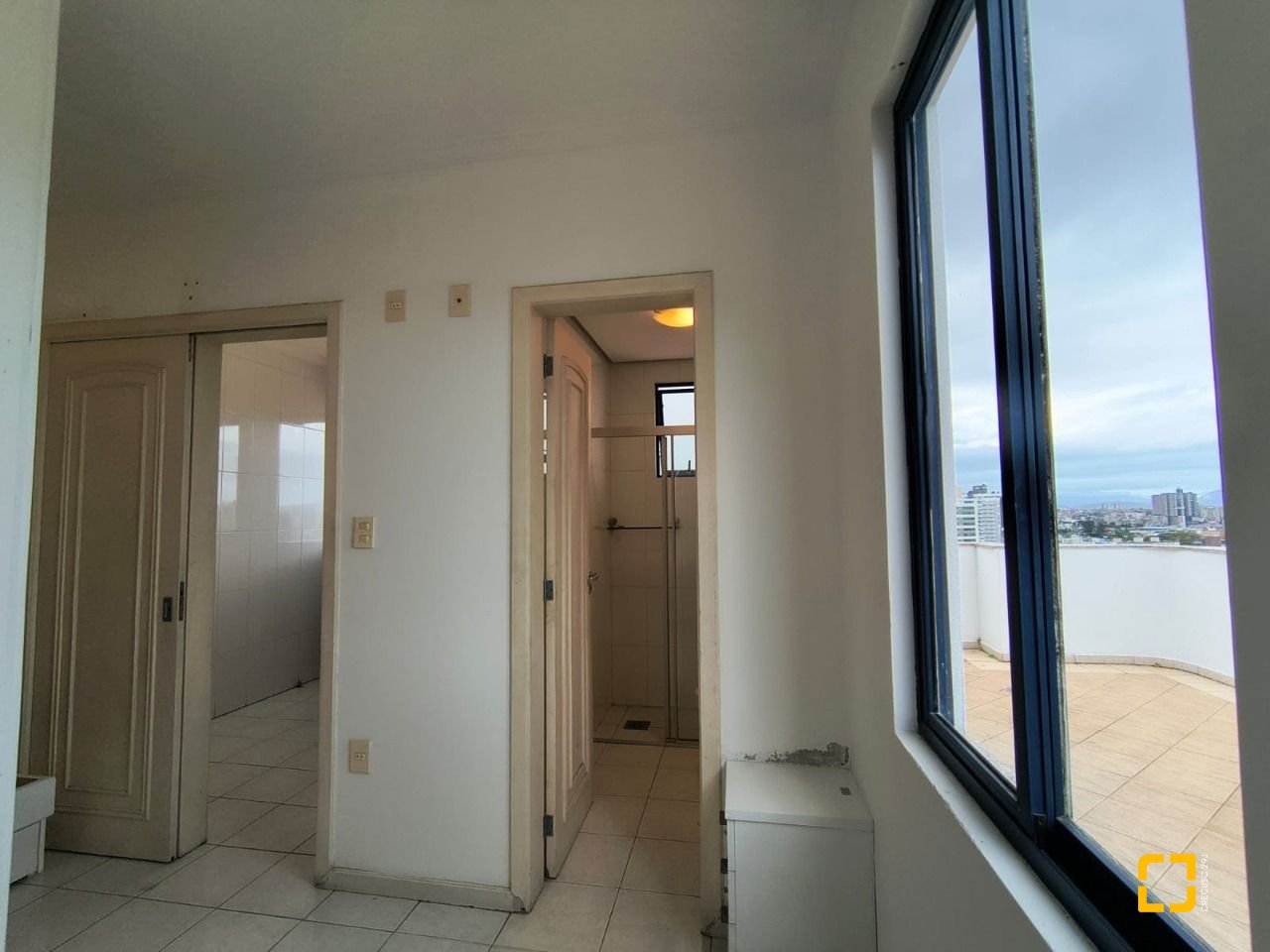 Cobertura com 459m², 4 quartos (sendo 2 suítes), 3 garagens, no bairro Campinas em São José