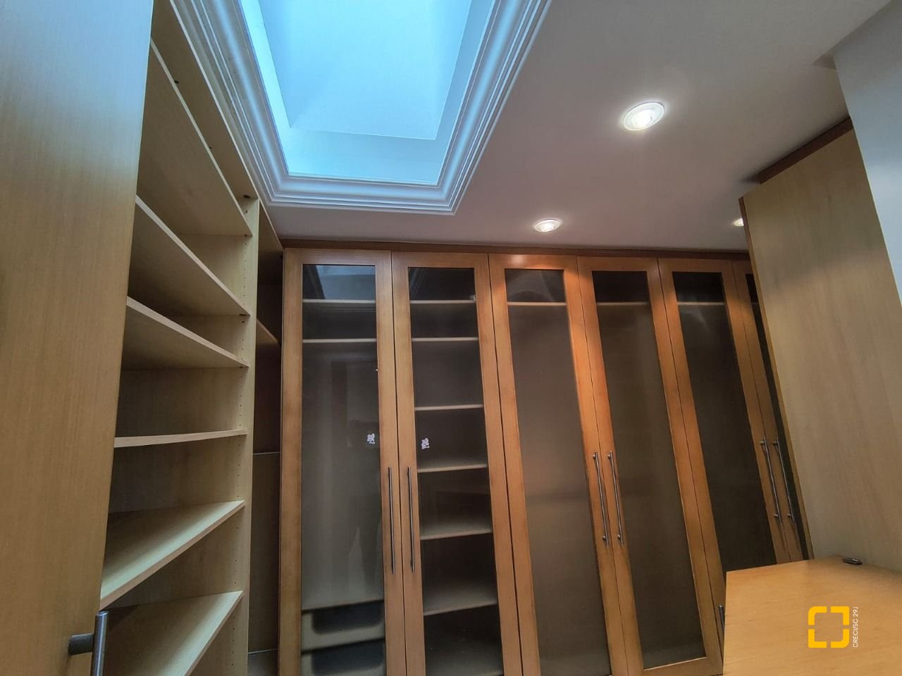 Cobertura com 459m², 4 quartos (sendo 2 suítes), 3 garagens, no bairro Campinas em São José