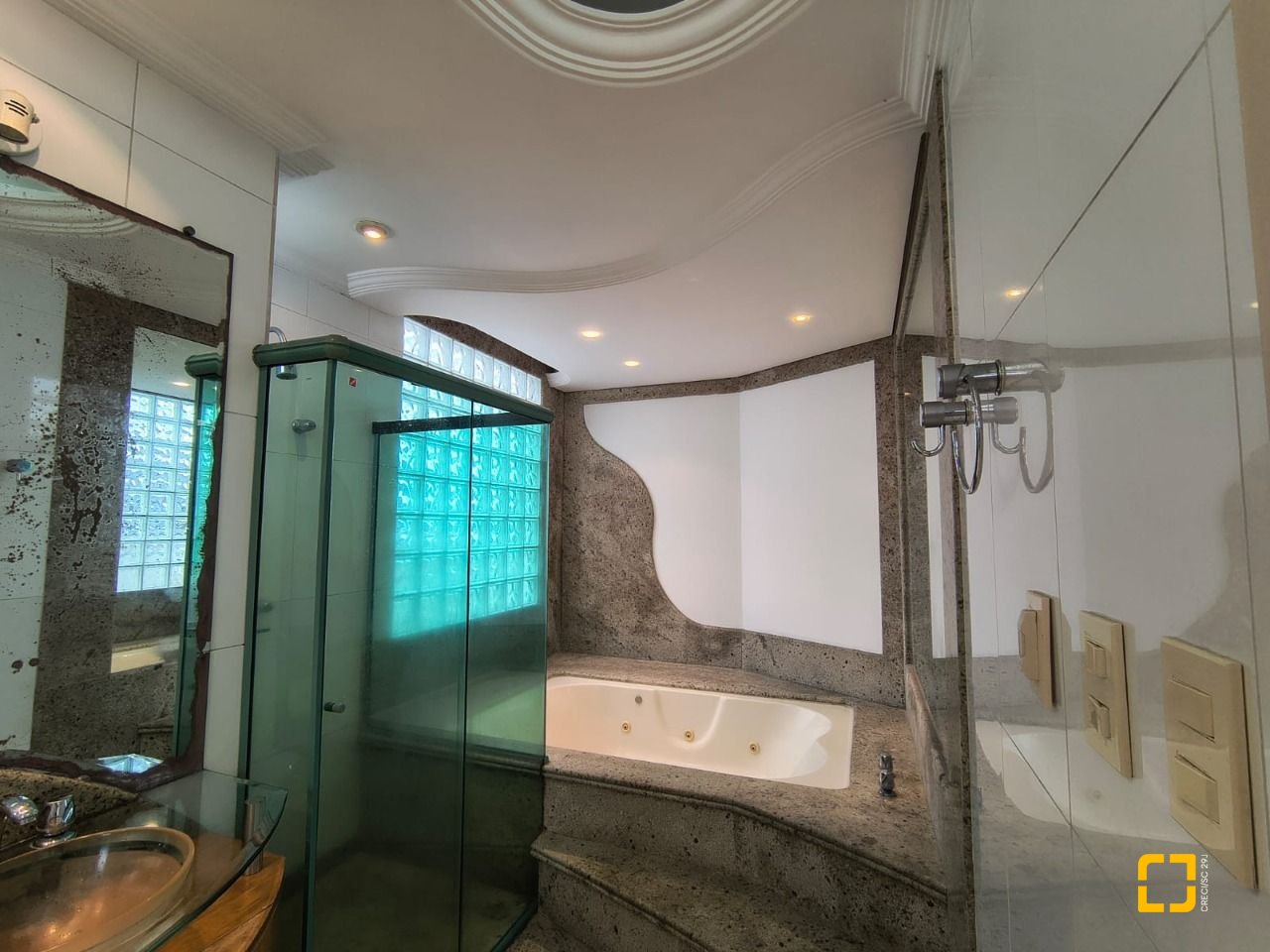 Cobertura com 459m², 4 quartos (sendo 2 suítes), 3 garagens, no bairro Campinas em São José
