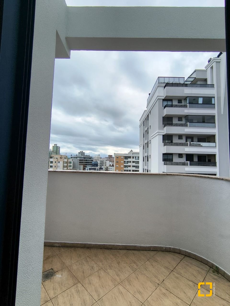 Cobertura com 459m², 4 quartos (sendo 2 suítes), 3 garagens, no bairro Campinas em São José