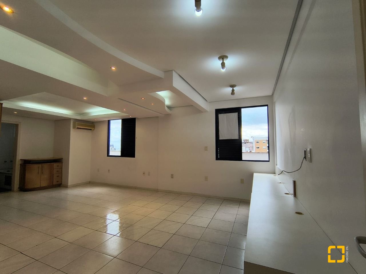 Cobertura com 459m², 4 quartos (sendo 2 suítes), 3 garagens, no bairro Campinas em São José
