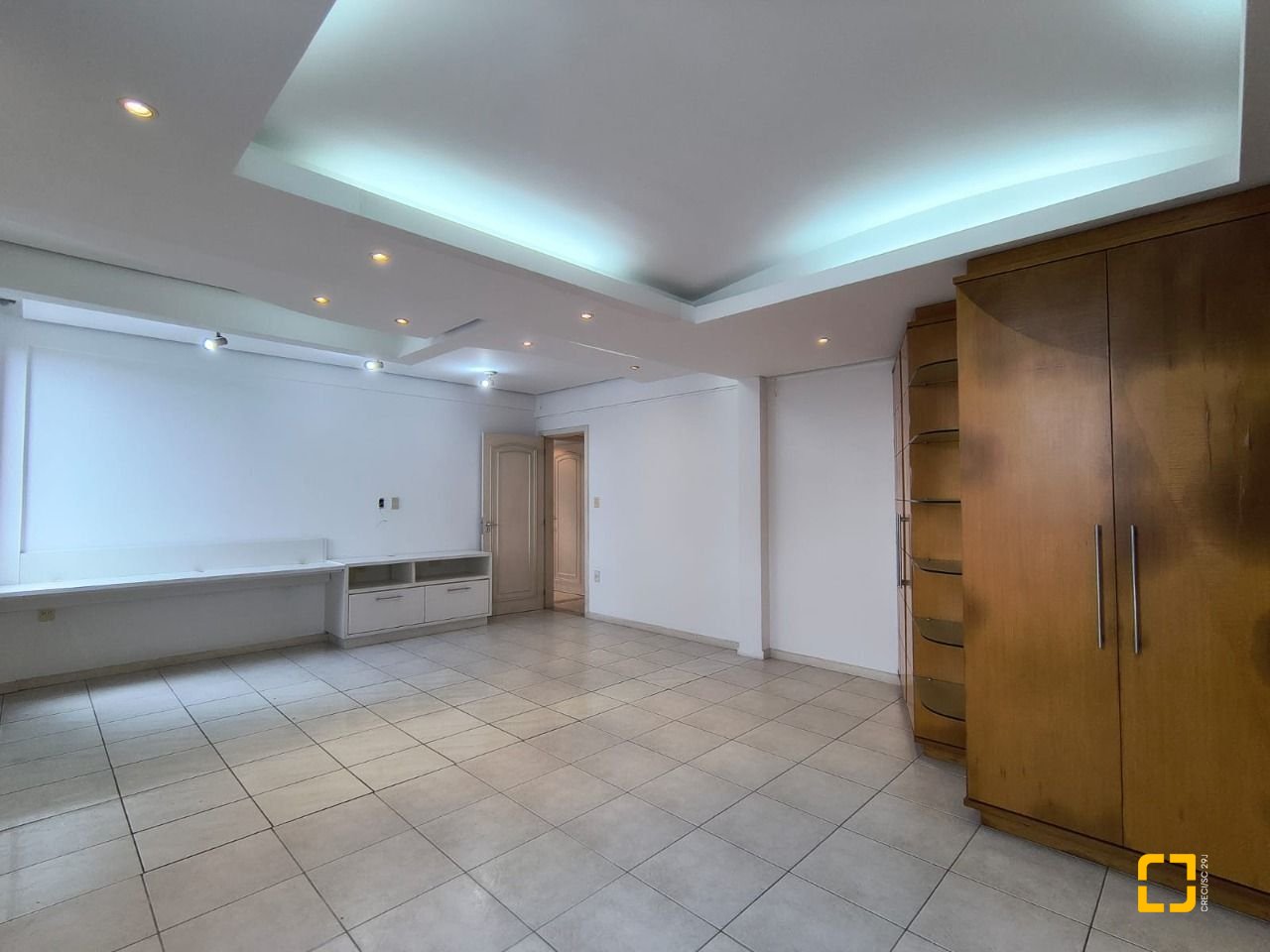Cobertura com 459m², 4 quartos (sendo 2 suítes), 3 garagens, no bairro Campinas em São José