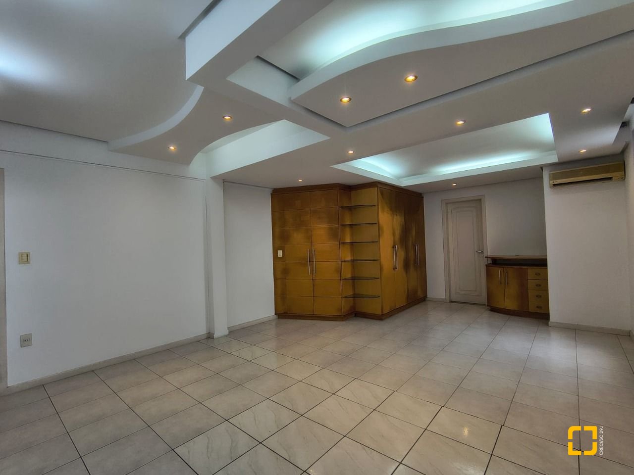 Cobertura com 459m², 4 quartos (sendo 2 suítes), 3 garagens, no bairro Campinas em São José