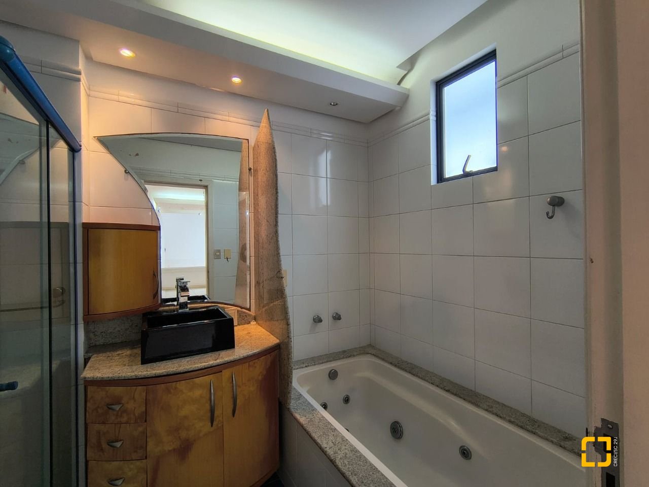 Cobertura com 459m², 4 quartos (sendo 2 suítes), 3 garagens, no bairro Campinas em São José