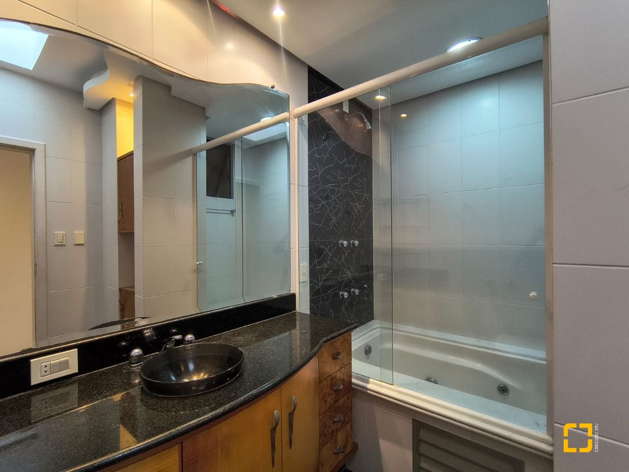 Cobertura com 459m², 4 quartos (sendo 2 suítes), 3 garagens, no bairro Campinas em São José