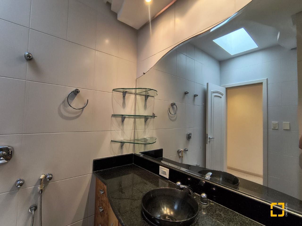 Cobertura com 459m², 4 quartos (sendo 2 suítes), 3 garagens, no bairro Campinas em São José