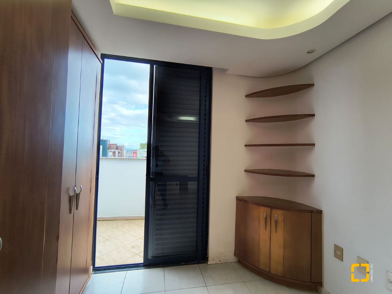 Cobertura com 459m², 4 quartos (sendo 2 suítes), 3 garagens, no bairro Campinas em São José