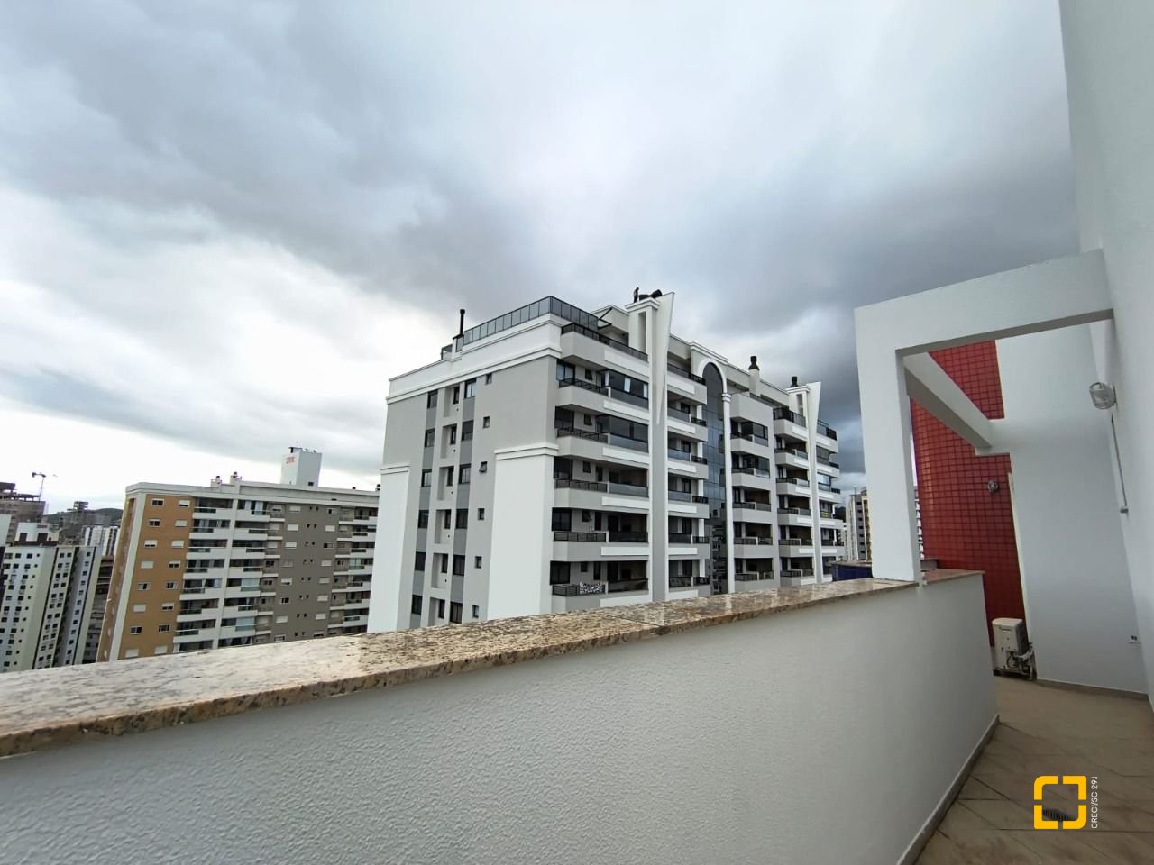 Cobertura com 459m², 4 quartos (sendo 2 suítes), 3 garagens, no bairro Campinas em São José