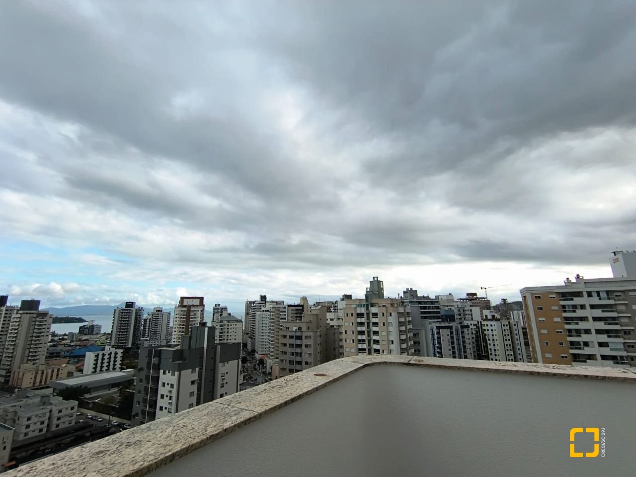 Cobertura com 459m², 4 quartos (sendo 2 suítes), 3 garagens, no bairro Campinas em São José