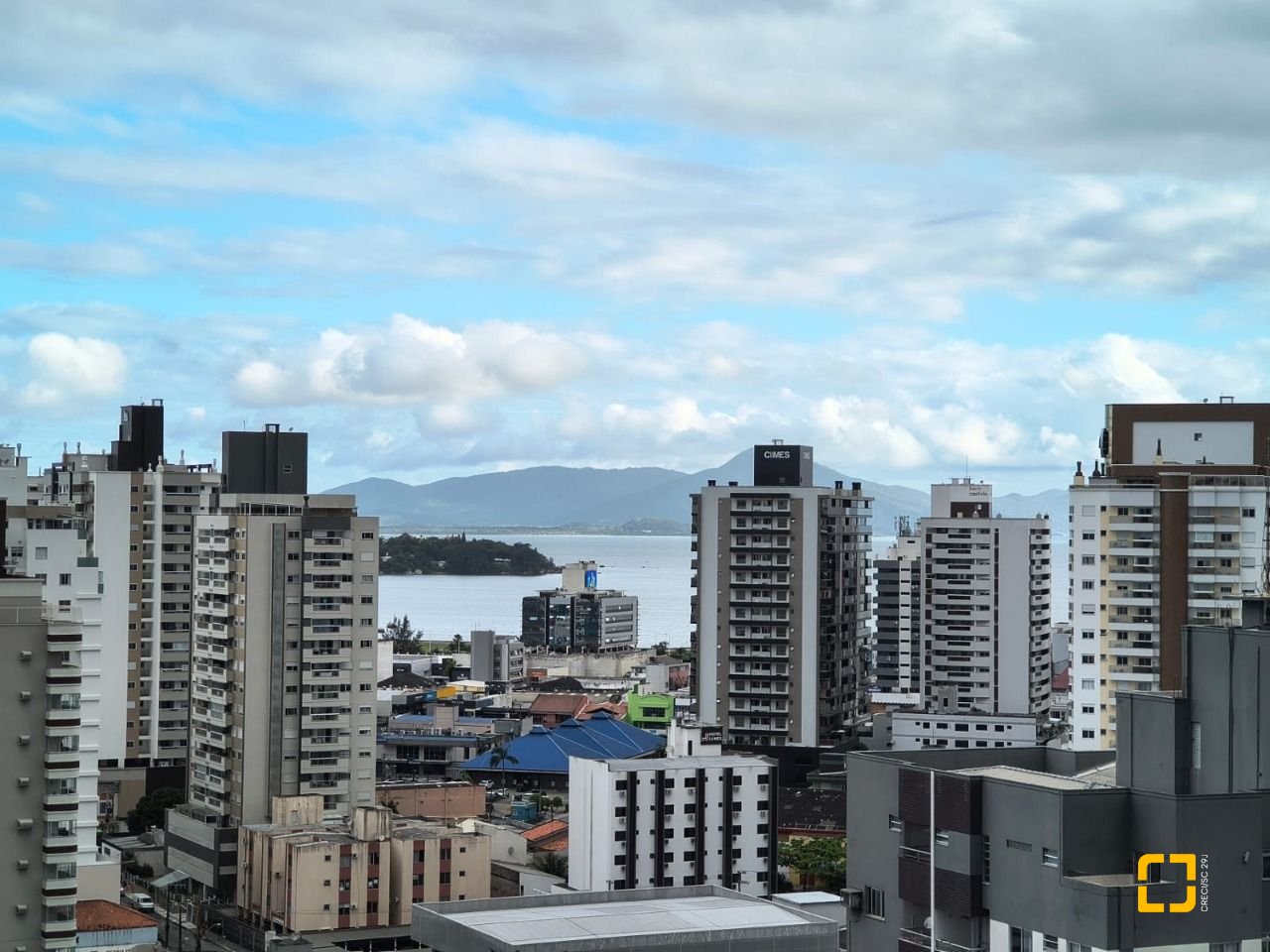 Cobertura com 459m², 4 quartos (sendo 2 suítes), 3 garagens, no bairro Campinas em São José