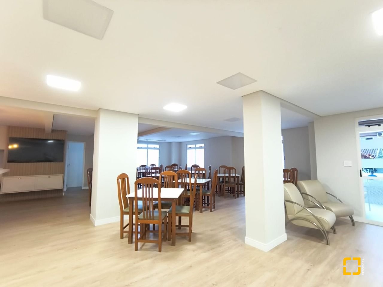 Cobertura com 459m², 4 quartos (sendo 2 suítes), 3 garagens, no bairro Campinas em São José