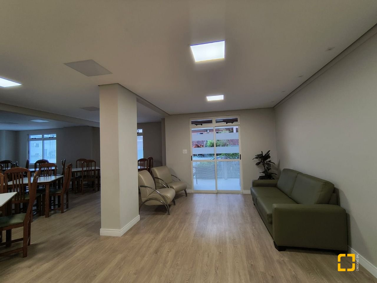 Cobertura com 459m², 4 quartos (sendo 2 suítes), 3 garagens, no bairro Campinas em São José