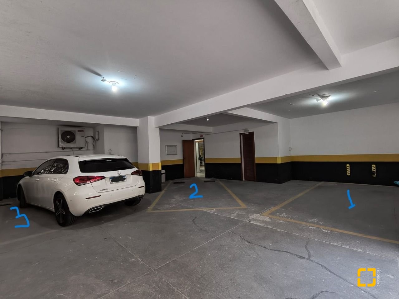 Cobertura com 459m², 4 quartos (sendo 2 suítes), 3 garagens, no bairro Campinas em São José