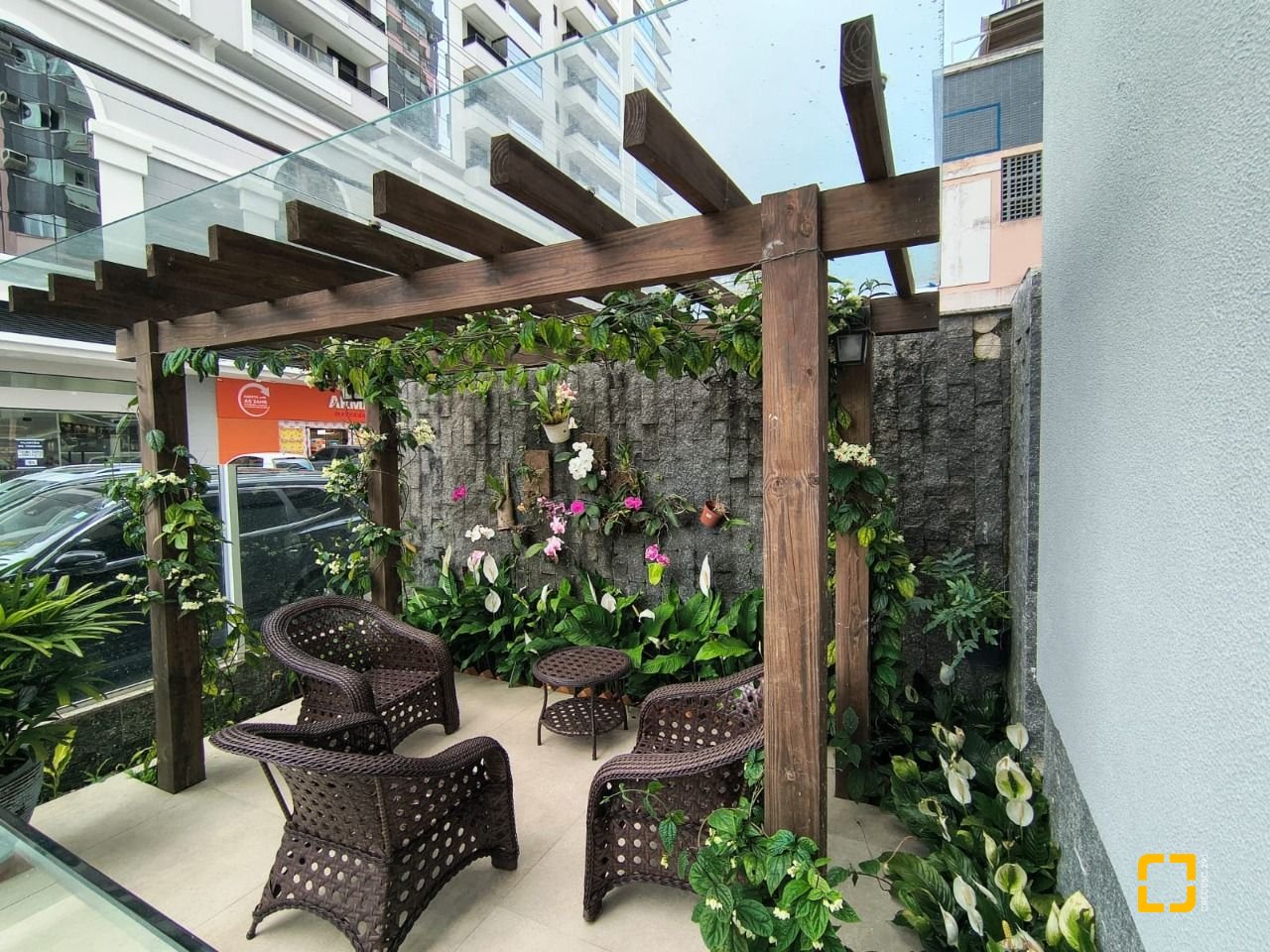 Cobertura com 459m², 4 quartos (sendo 2 suítes), 3 garagens, no bairro Campinas em São José