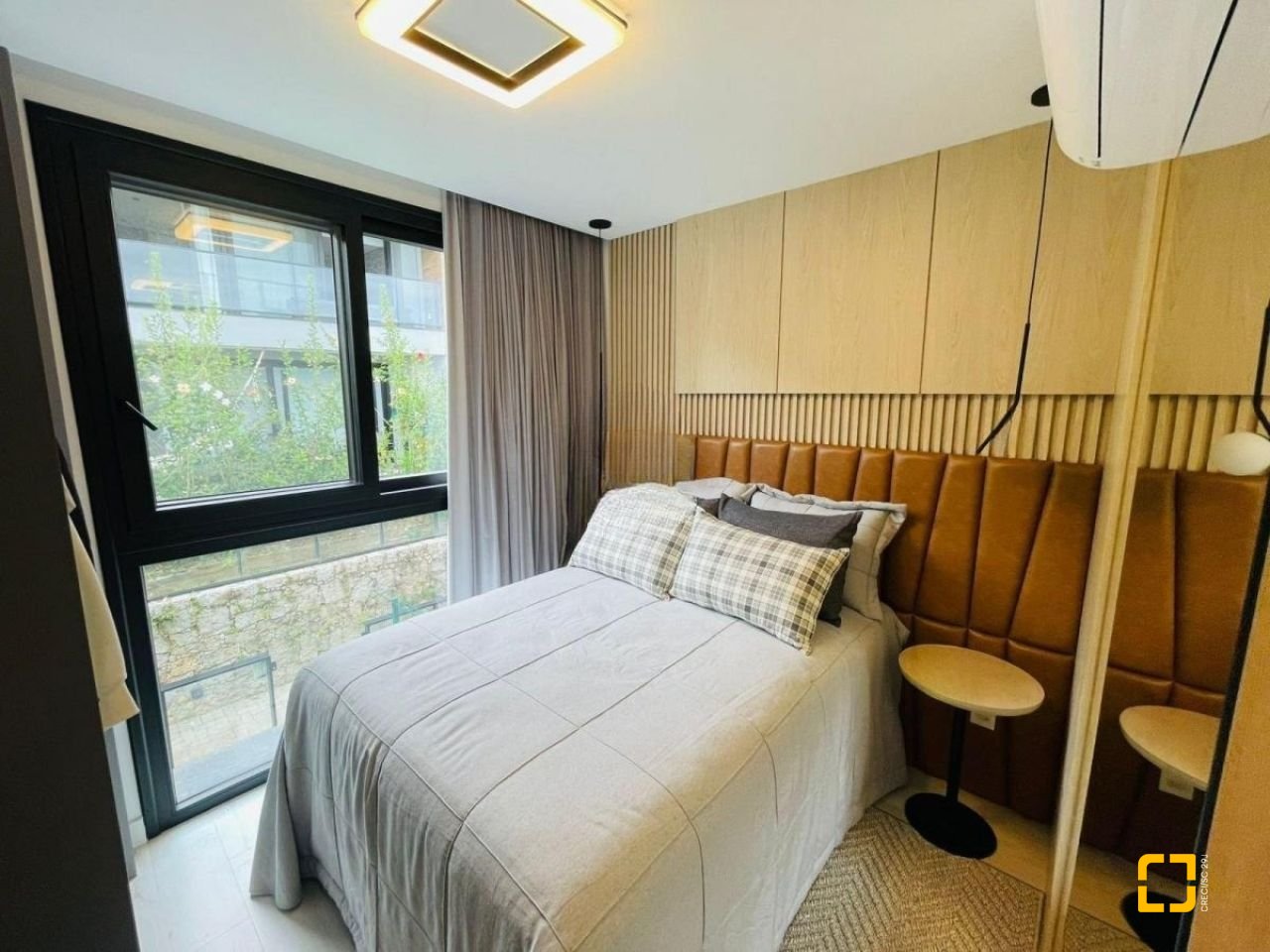 Casa de Condomínio com 413m², 3 quartos (sendo 3 suítes), 5 garagens, no bairro Lagoa da Conceição em Florianópolis