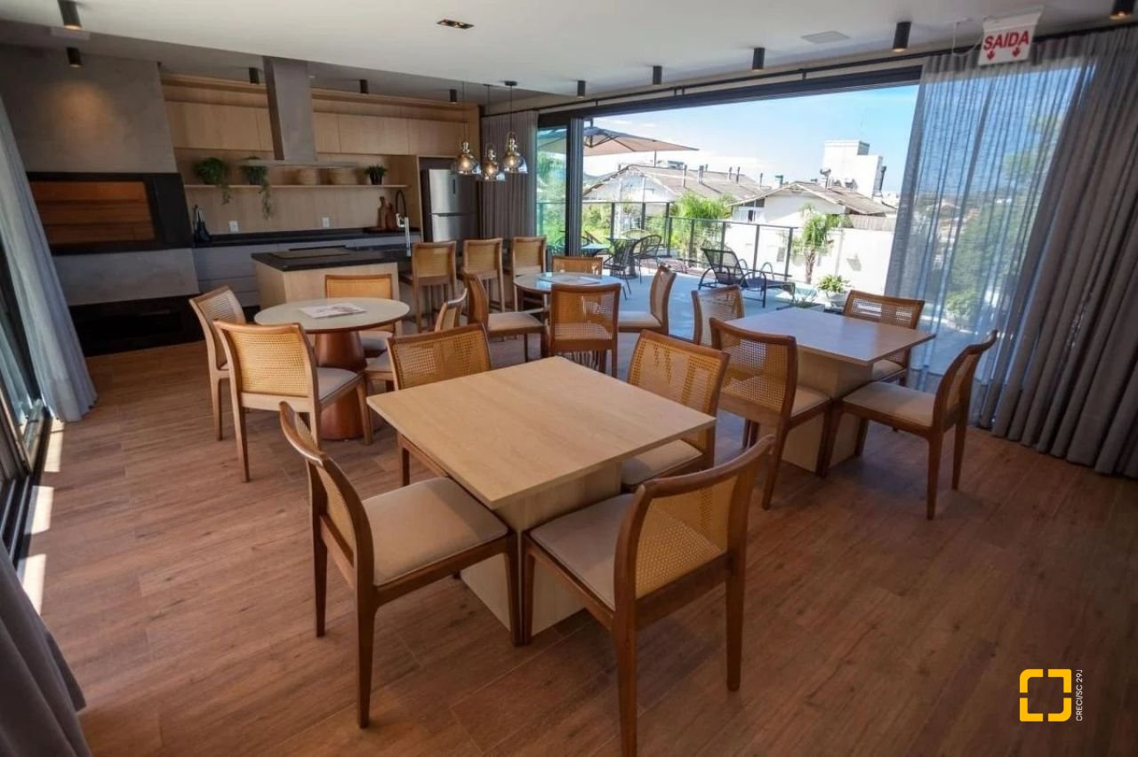 Casa de Condomínio com 413m², 3 quartos (sendo 3 suítes), 5 garagens, no bairro Lagoa da Conceição em Florianópolis
