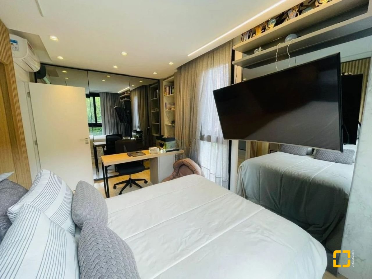 Casa de Condomínio com 413m², 3 quartos (sendo 3 suítes), 5 garagens, no bairro Lagoa da Conceição em Florianópolis