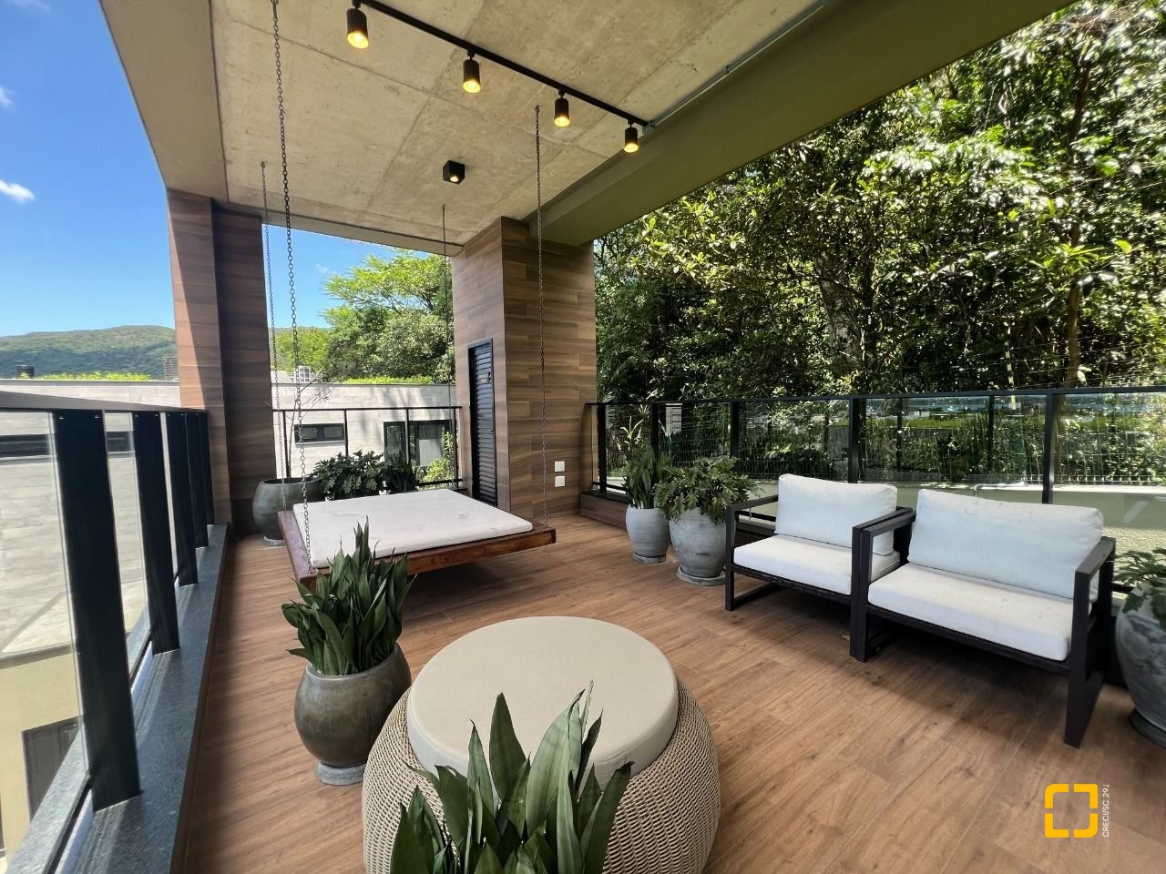 Casa de Condomínio com 413m², 3 quartos (sendo 3 suítes), 5 garagens, no bairro Lagoa da Conceição em Florianópolis