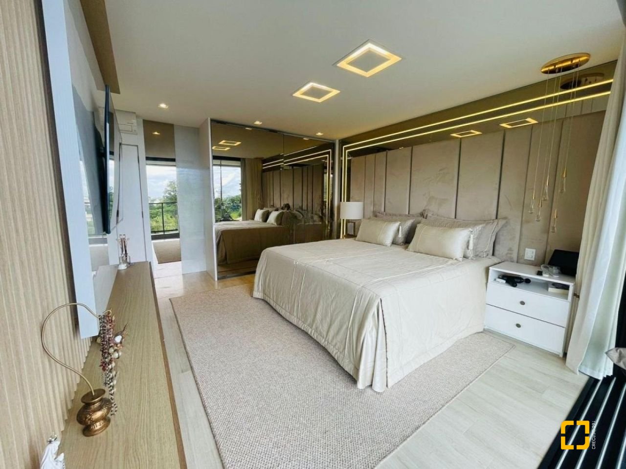 Casa de Condomínio com 413m², 3 quartos (sendo 3 suítes), 5 garagens, no bairro Lagoa da Conceição em Florianópolis