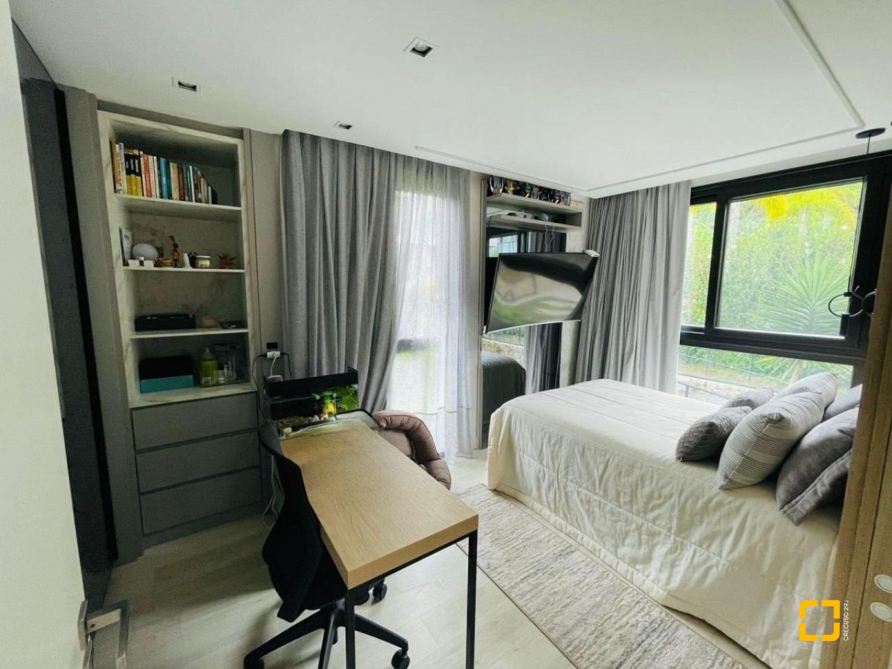 Casa de Condomínio com 413m², 3 quartos (sendo 3 suítes), 5 garagens, no bairro Lagoa da Conceição em Florianópolis