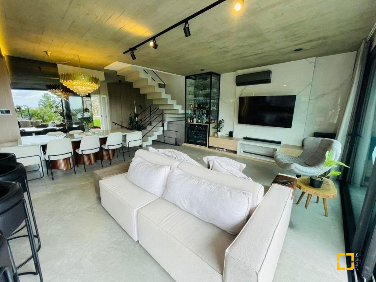 Casa de Condomínio com 413m², 3 quartos (sendo 3 suítes), 5 garagens, no bairro Lagoa da Conceição em Florianópolis