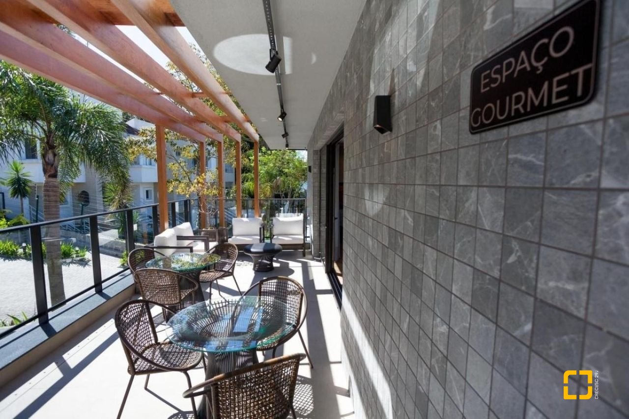Casa de Condomínio com 413m², 3 quartos (sendo 3 suítes), 5 garagens, no bairro Lagoa da Conceição em Florianópolis