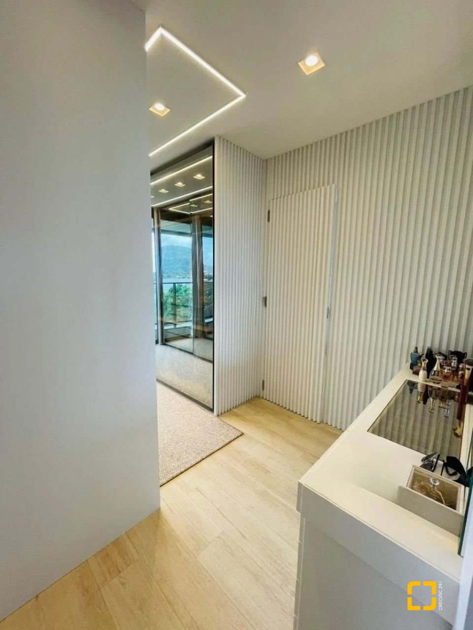 Casa de Condomínio com 413m², 3 quartos (sendo 3 suítes), 5 garagens, no bairro Lagoa da Conceição em Florianópolis