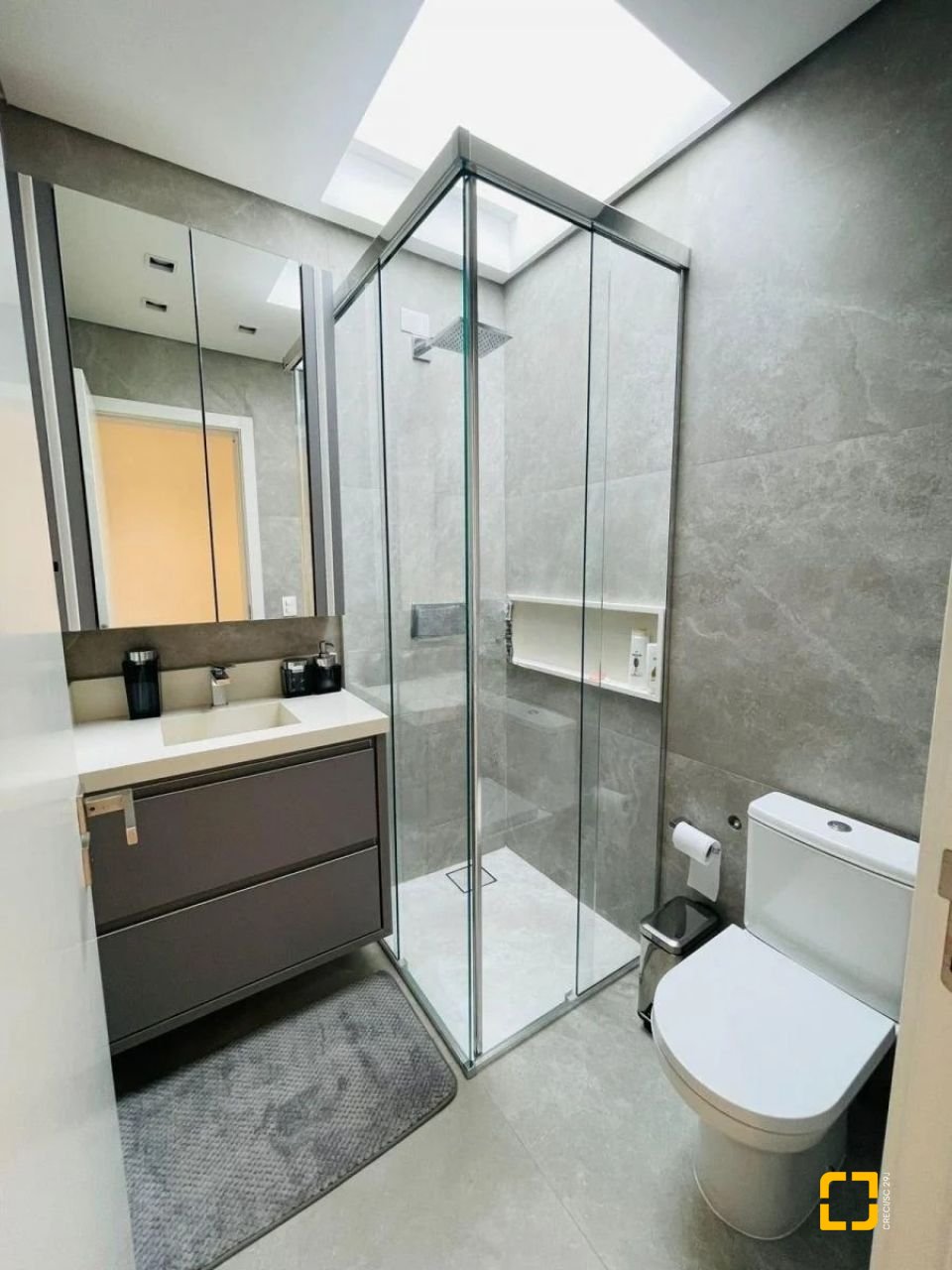 Casa de Condomínio com 413m², 3 quartos (sendo 3 suítes), 5 garagens, no bairro Lagoa da Conceição em Florianópolis