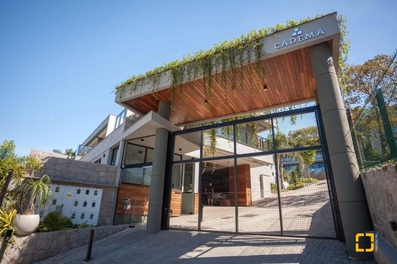Casa de Condomínio com 413m², 3 quartos (sendo 3 suítes), 5 garagens, no bairro Lagoa da Conceição em Florianópolis