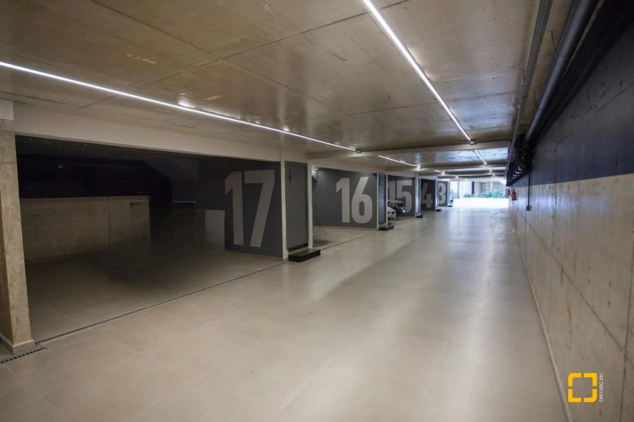 Casa de Condomínio com 413m², 3 quartos (sendo 3 suítes), 5 garagens, no bairro Lagoa da Conceição em Florianópolis