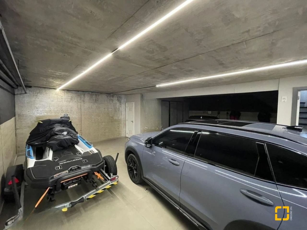 Casa de Condomínio com 413m², 3 quartos (sendo 3 suítes), 5 garagens, no bairro Lagoa da Conceição em Florianópolis
