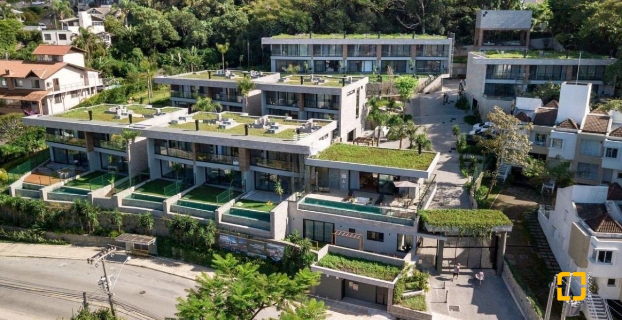 Casa de Condomínio com 413m², 3 quartos (sendo 3 suítes), 5 garagens, no bairro Lagoa da Conceição em Florianópolis