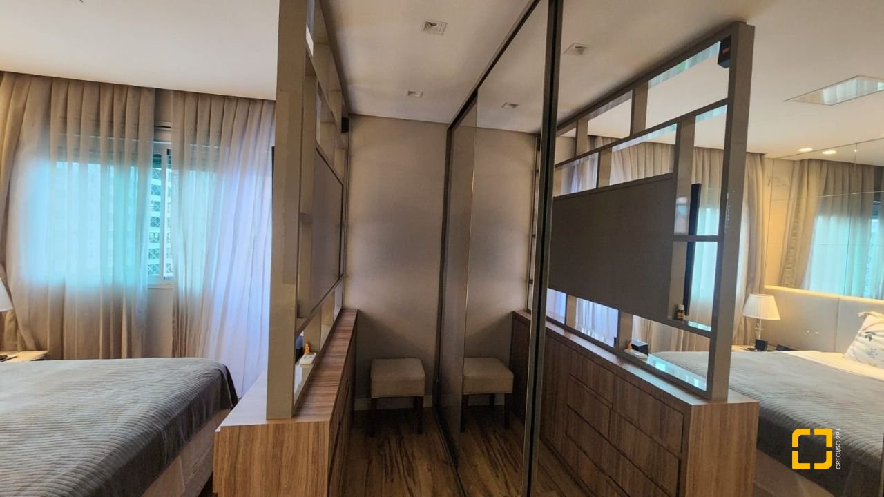 Cobertura com 206m², 4 quartos (sendo 2 suítes), 2 garagens, no bairro Agronômica em Florianópolis