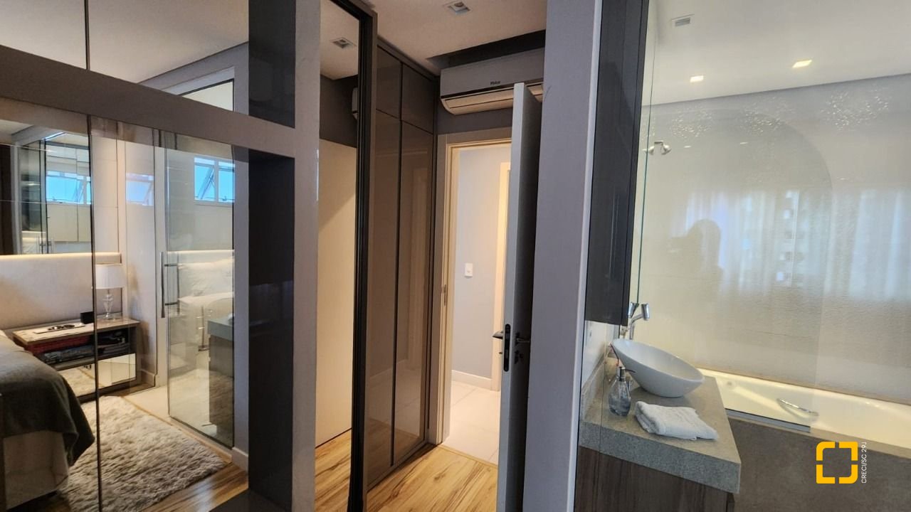 Cobertura com 206m², 4 quartos (sendo 2 suítes), 2 garagens, no bairro Agronômica em Florianópolis