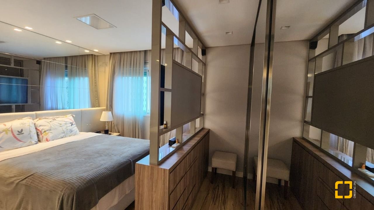 Cobertura com 206m², 4 quartos (sendo 2 suítes), 2 garagens, no bairro Agronômica em Florianópolis
