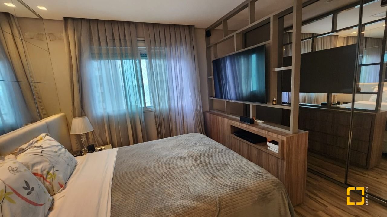 Cobertura com 206m², 4 quartos (sendo 2 suítes), 2 garagens, no bairro Agronômica em Florianópolis