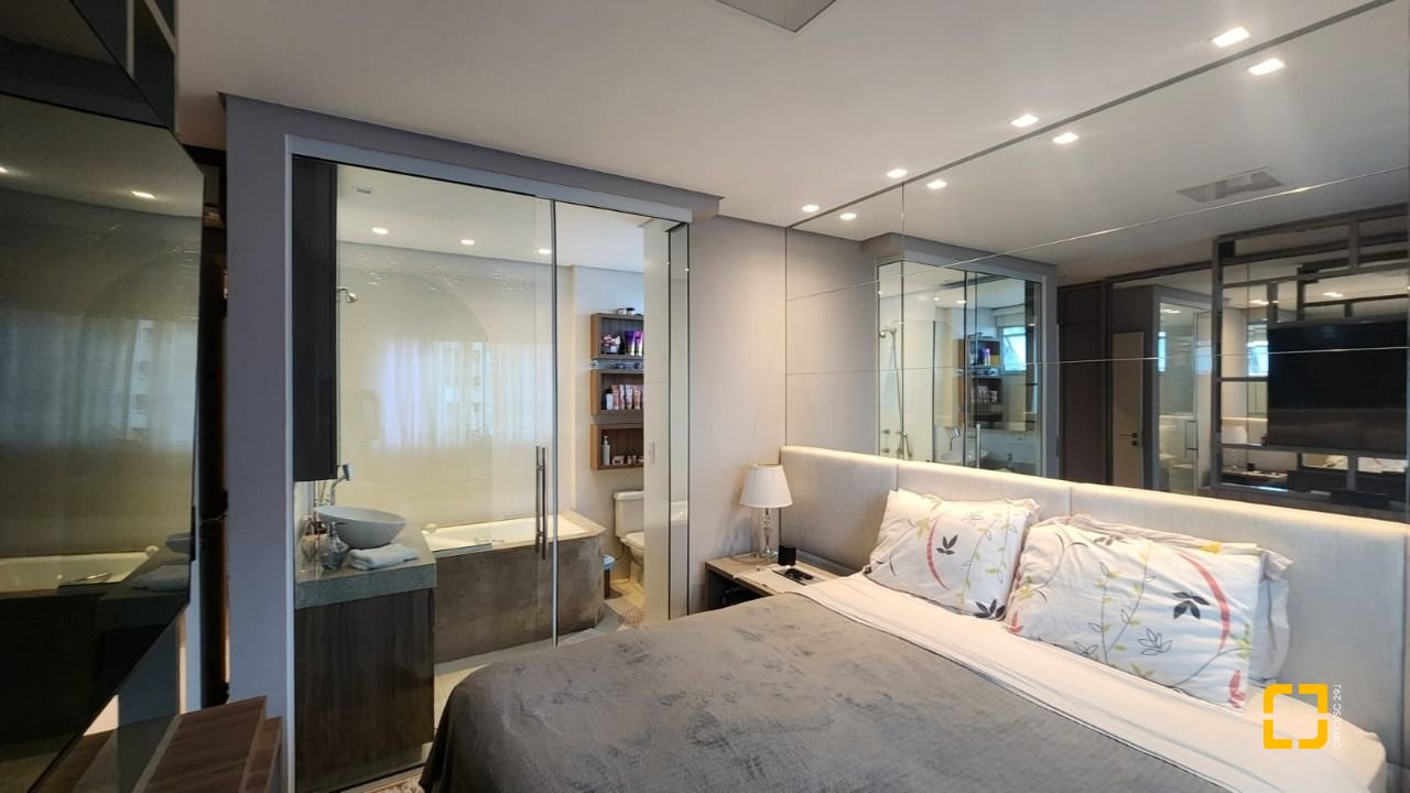 Cobertura com 206m², 4 quartos (sendo 2 suítes), 2 garagens, no bairro Agronômica em Florianópolis