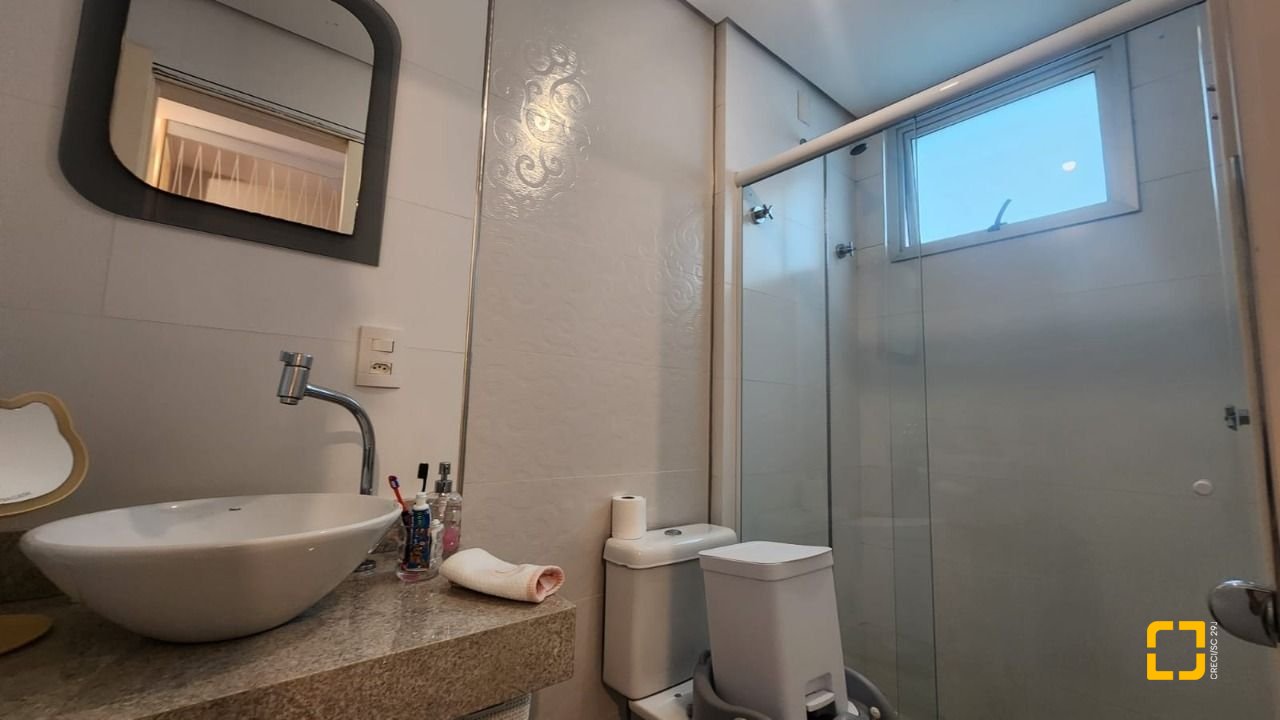 Cobertura com 206m², 4 quartos (sendo 2 suítes), 2 garagens, no bairro Agronômica em Florianópolis