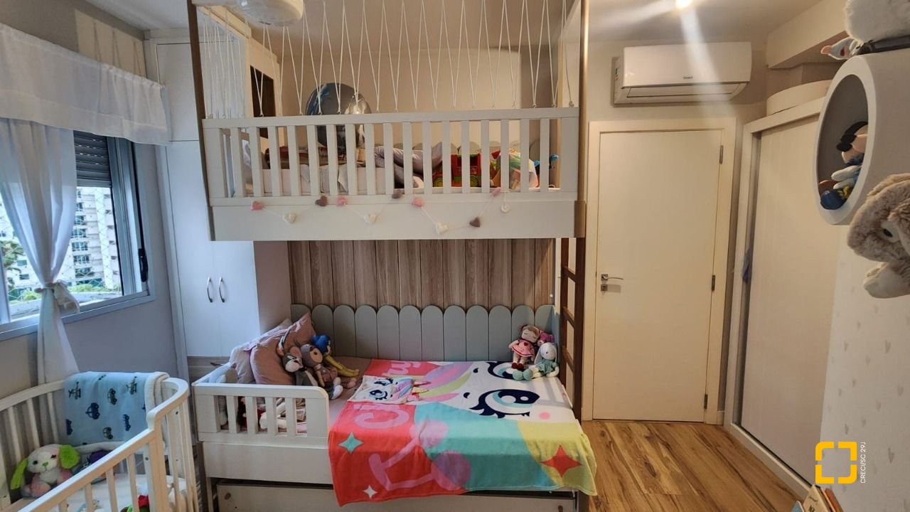 Cobertura com 206m², 4 quartos (sendo 2 suítes), 2 garagens, no bairro Agronômica em Florianópolis