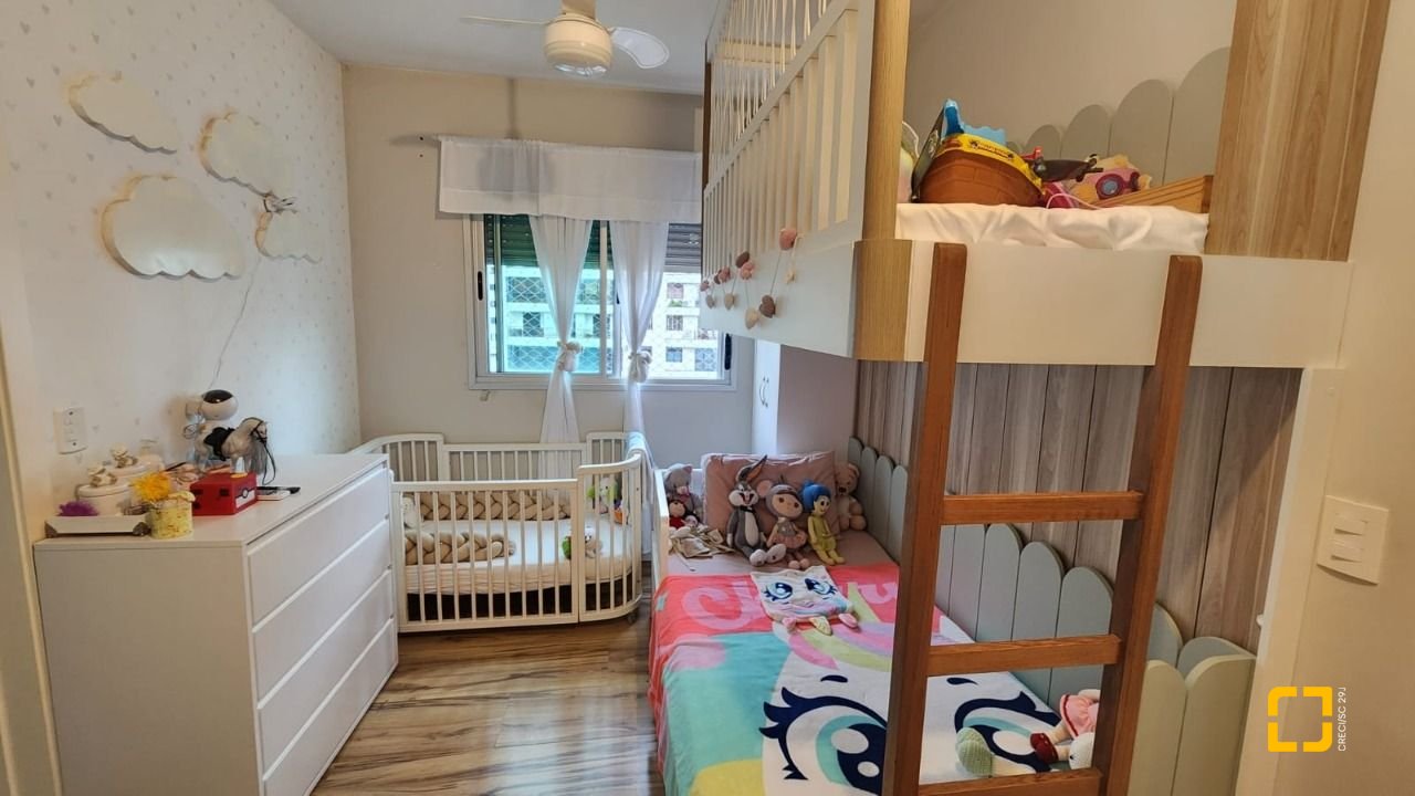 Cobertura com 206m², 4 quartos (sendo 2 suítes), 2 garagens, no bairro Agronômica em Florianópolis