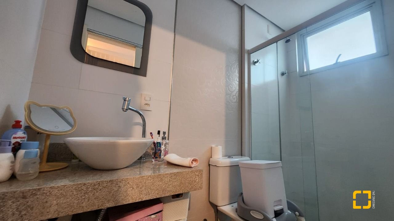 Cobertura com 206m², 4 quartos (sendo 2 suítes), 2 garagens, no bairro Agronômica em Florianópolis