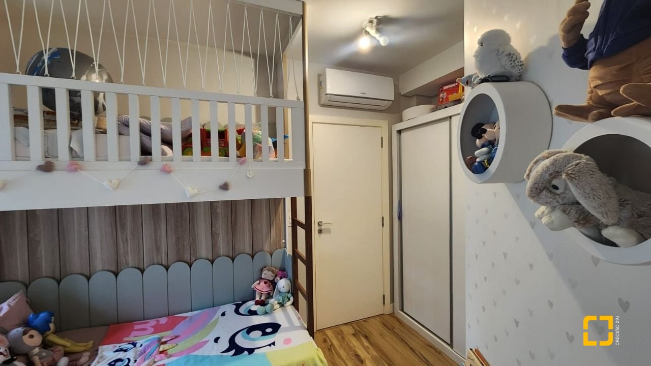Cobertura com 206m², 4 quartos (sendo 2 suítes), 2 garagens, no bairro Agronômica em Florianópolis