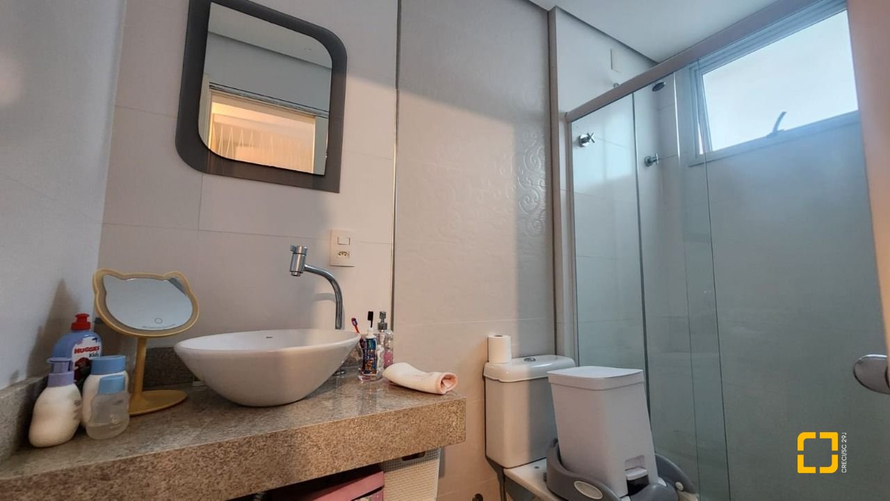 Cobertura com 206m², 4 quartos (sendo 2 suítes), 2 garagens, no bairro Agronômica em Florianópolis