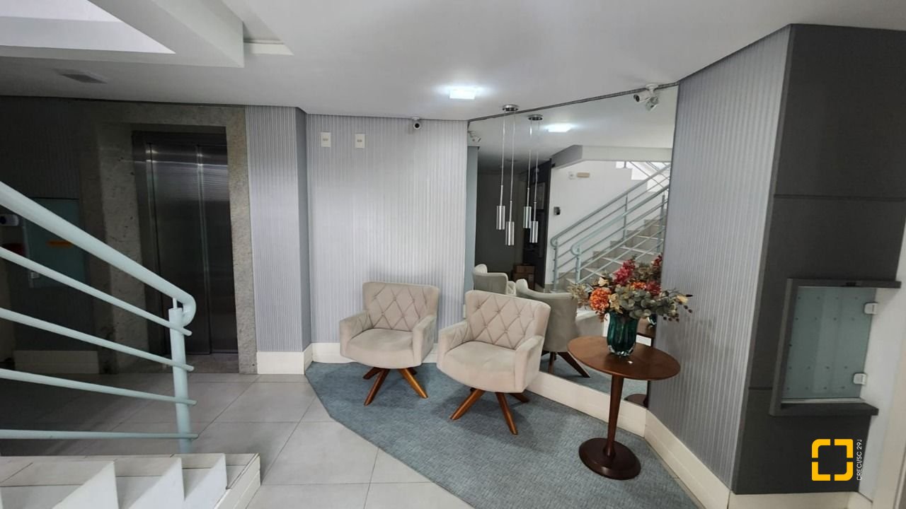 Cobertura com 206m², 4 quartos (sendo 2 suítes), 2 garagens, no bairro Agronômica em Florianópolis