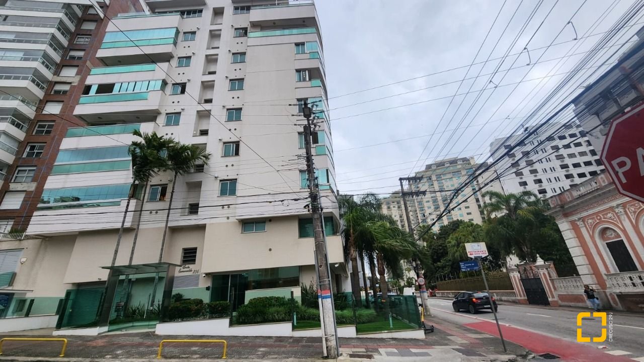 Cobertura com 206m², 4 quartos (sendo 2 suítes), 2 garagens, no bairro Agronômica em Florianópolis