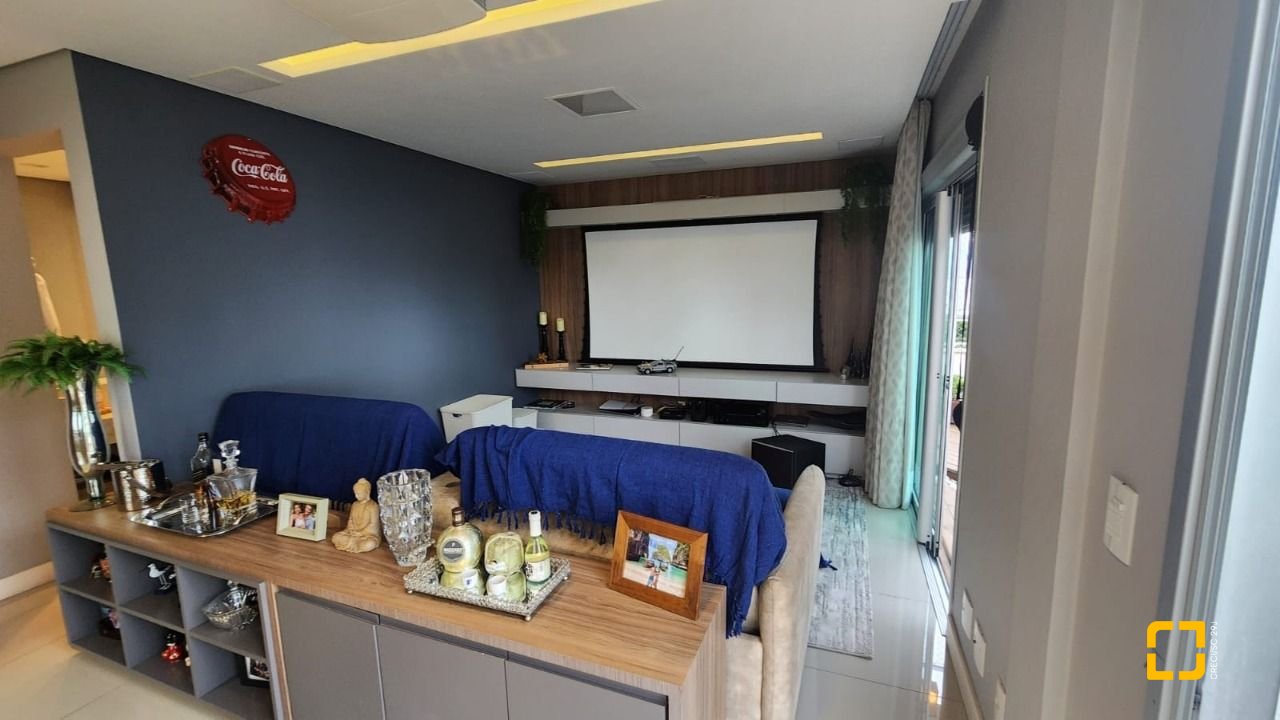 Cobertura com 206m², 4 quartos (sendo 2 suítes), 2 garagens, no bairro Agronômica em Florianópolis
