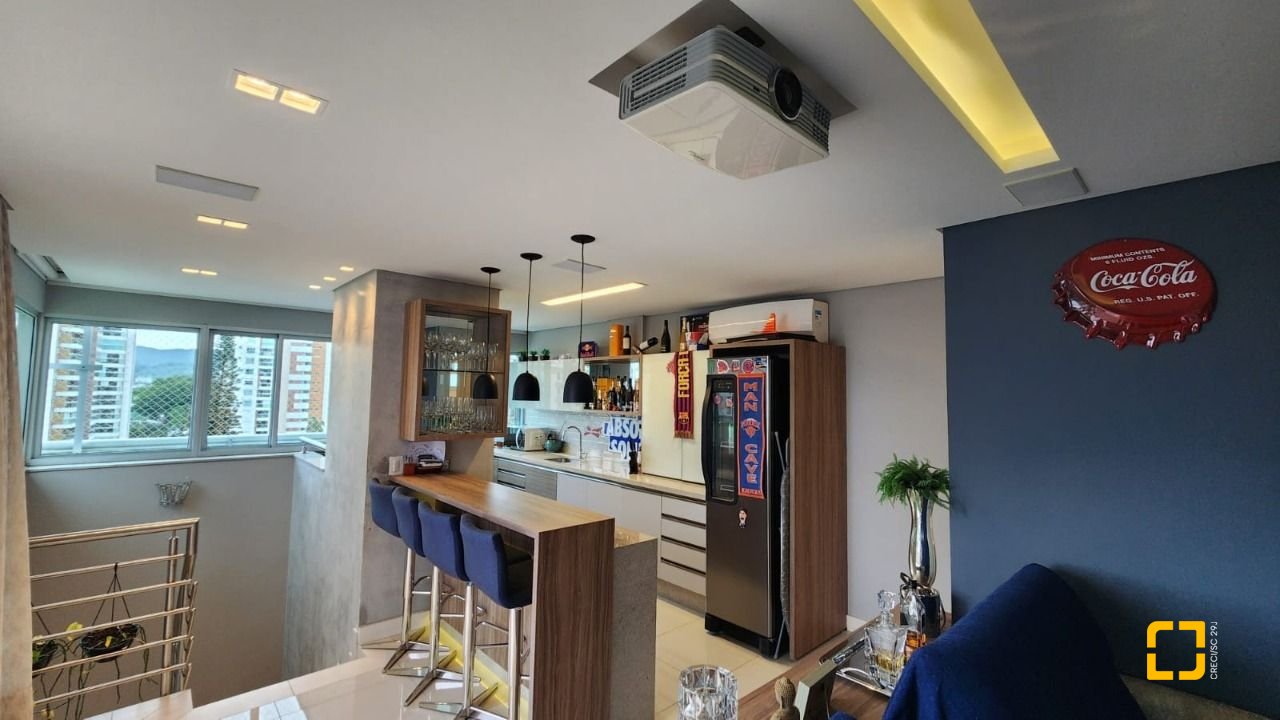 Cobertura com 206m², 4 quartos (sendo 2 suítes), 2 garagens, no bairro Agronômica em Florianópolis