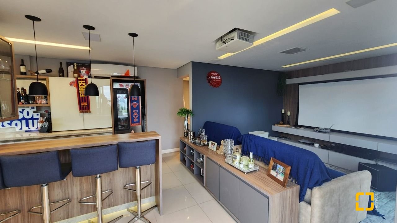 Cobertura com 206m², 4 quartos (sendo 2 suítes), 2 garagens, no bairro Agronômica em Florianópolis