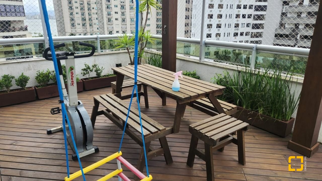 Cobertura com 206m², 4 quartos (sendo 2 suítes), 2 garagens, no bairro Agronômica em Florianópolis